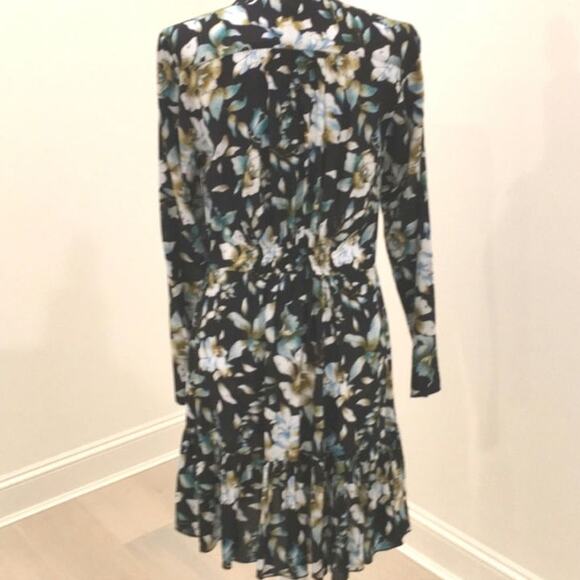Walker & Wade 
Ibiza Dress Black Floral Ruffle Hem‎ Long Sleeve 
Size Medium - Picture 4 of 9